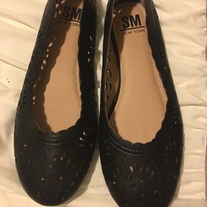 Flat black shoes